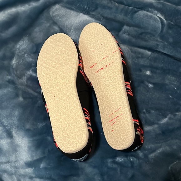 TOM’S Women’s Flats! NWOT size 10! Neon and Glow in the Dark! - Picture 9 of 12